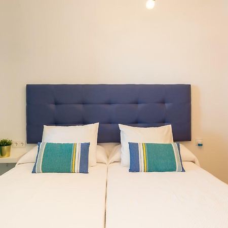 Charming Apartment On The Beach - Pool And Parking Малага Екстериор снимка