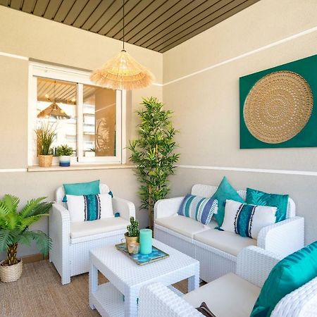 Charming Apartment On The Beach - Pool And Parking Малага Екстериор снимка