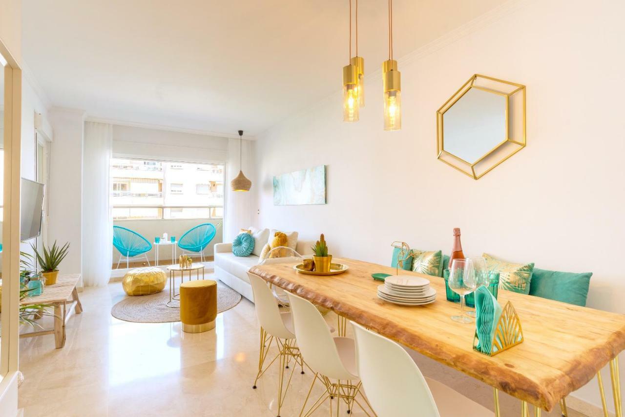 Charming Apartment On The Beach - Pool And Parking Малага Екстериор снимка