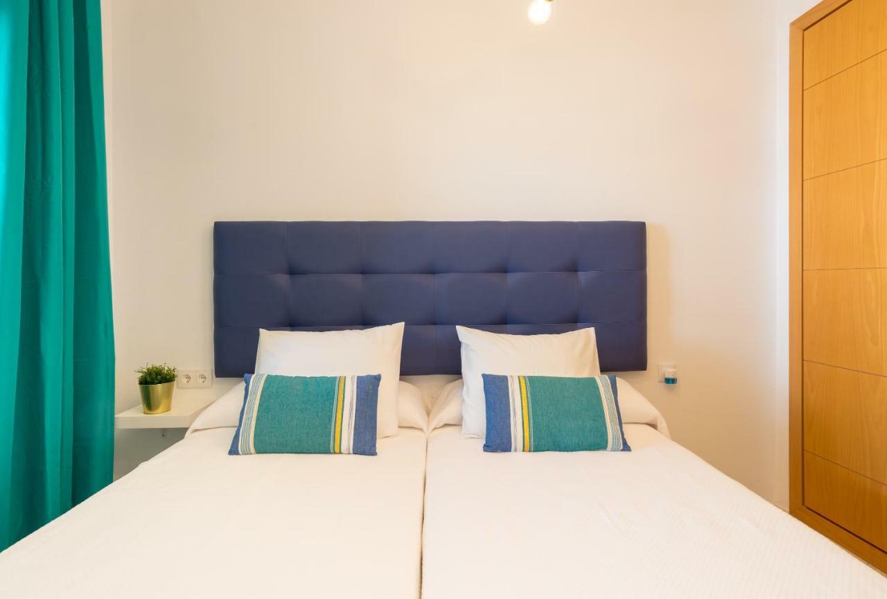 Charming Apartment On The Beach - Pool And Parking Малага Екстериор снимка