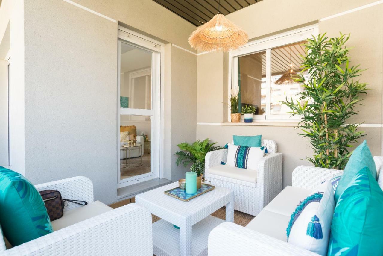 Charming Apartment On The Beach - Pool And Parking Малага Екстериор снимка