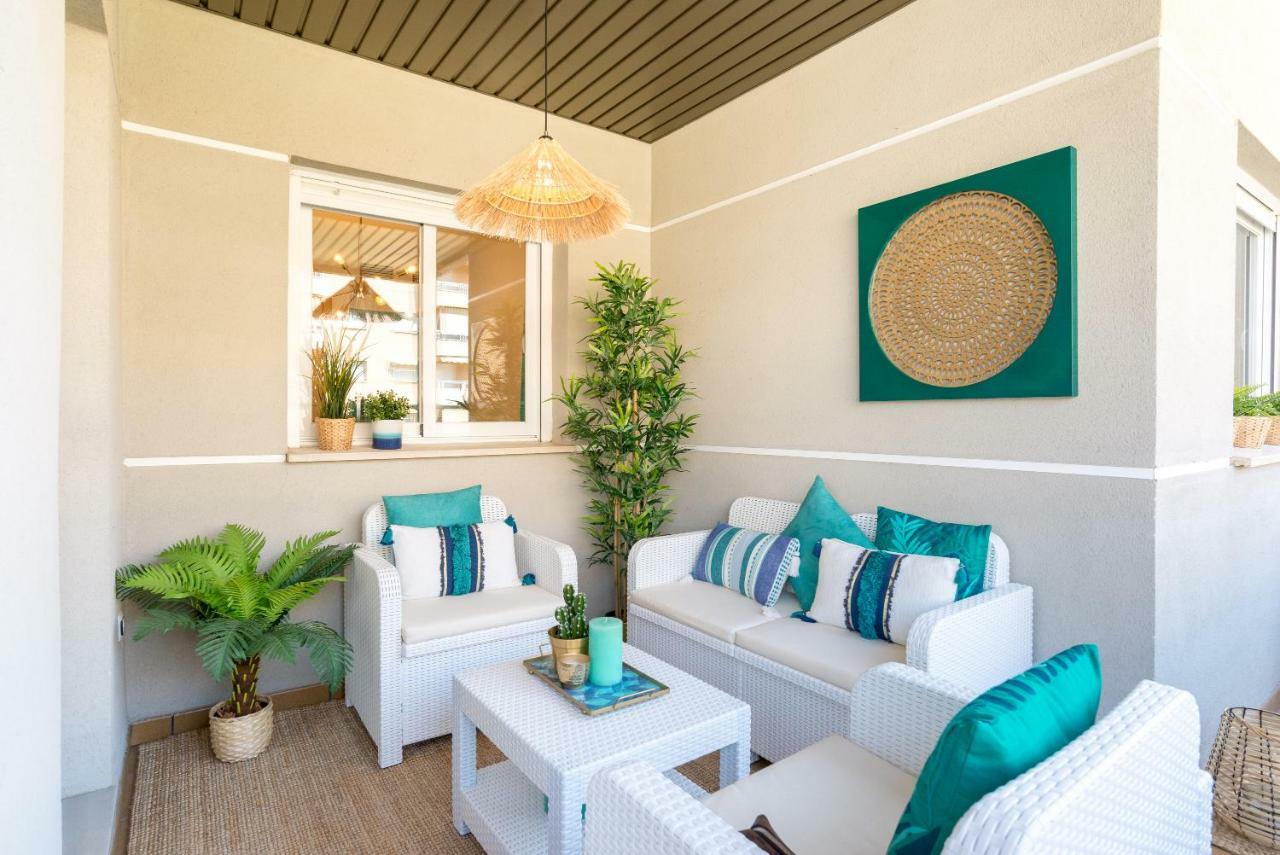 Charming Apartment On The Beach - Pool And Parking Малага Екстериор снимка