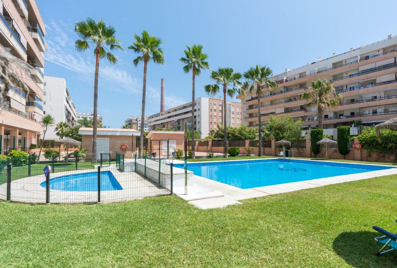 Charming Apartment On The Beach - Pool And Parking Малага Екстериор снимка