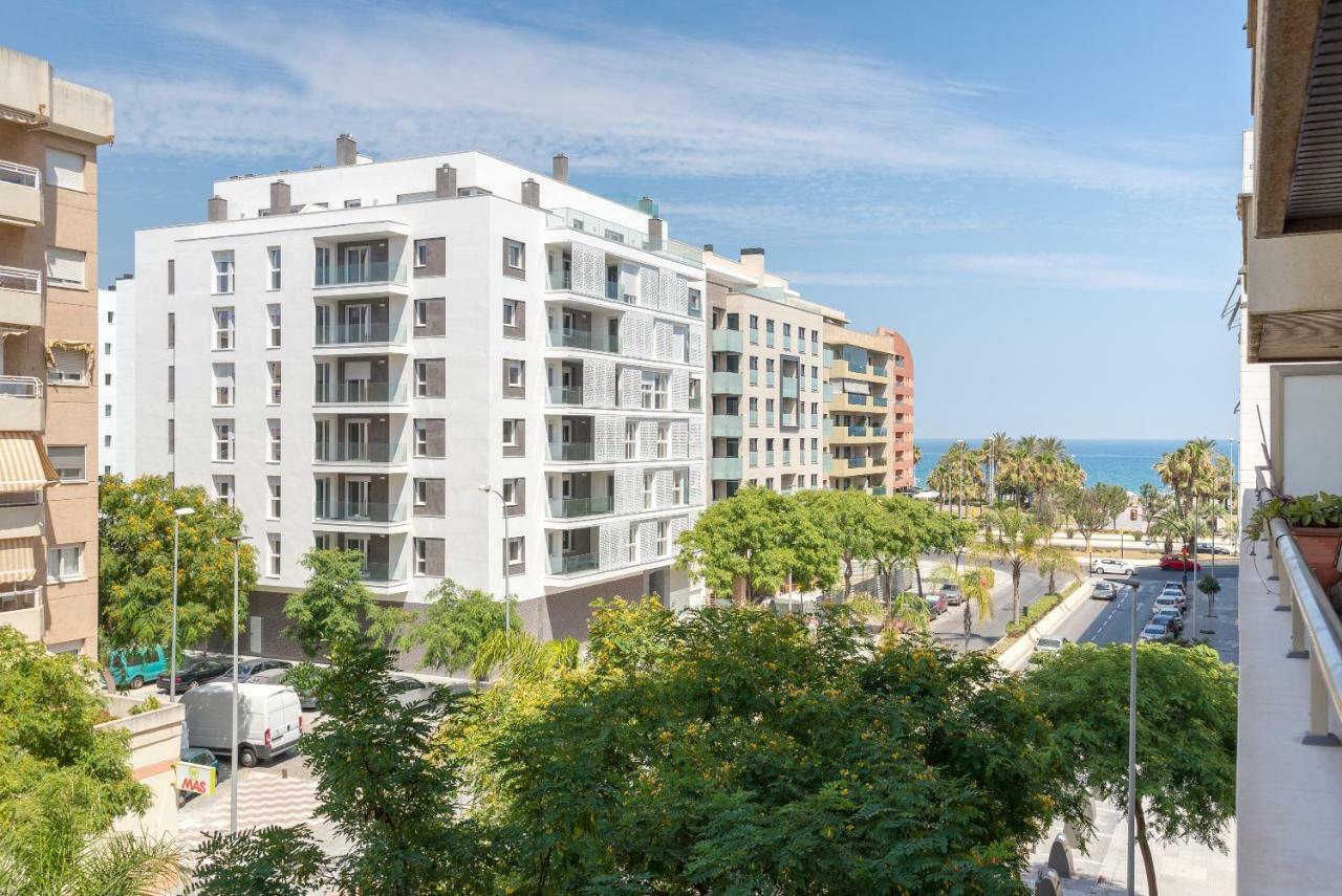 Charming Apartment On The Beach - Pool And Parking Малага Екстериор снимка
