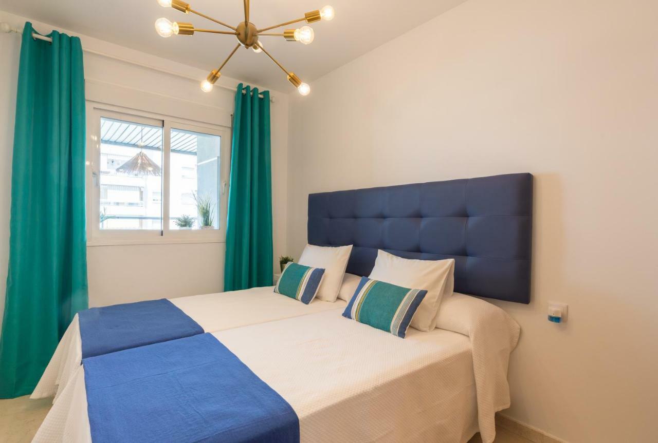 Charming Apartment On The Beach - Pool And Parking Малага Екстериор снимка