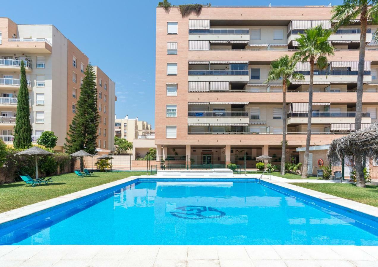Charming Apartment On The Beach - Pool And Parking Малага Екстериор снимка