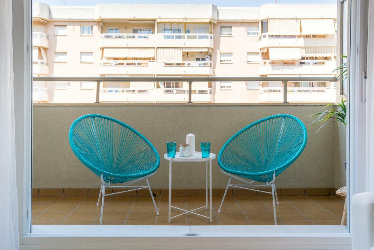 Charming Apartment On The Beach - Pool And Parking Малага Екстериор снимка