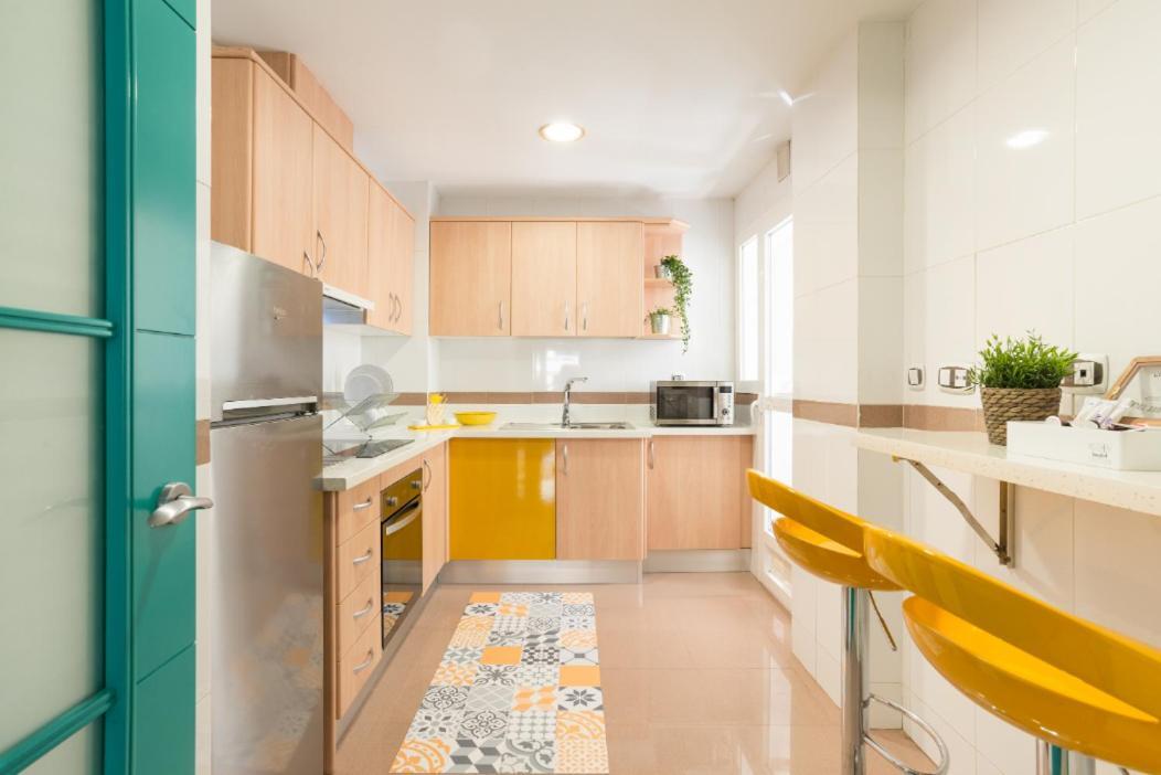 Charming Apartment On The Beach - Pool And Parking Малага Екстериор снимка